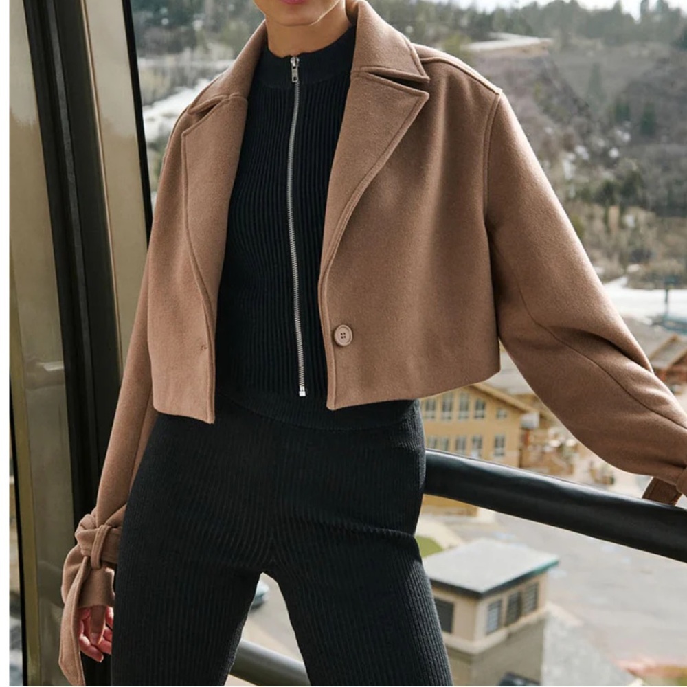 Alo Wool Cropped Metro Tench